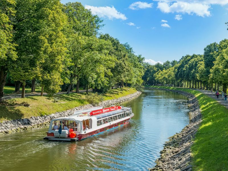 Photo: Royal canal cruise, 1 hour